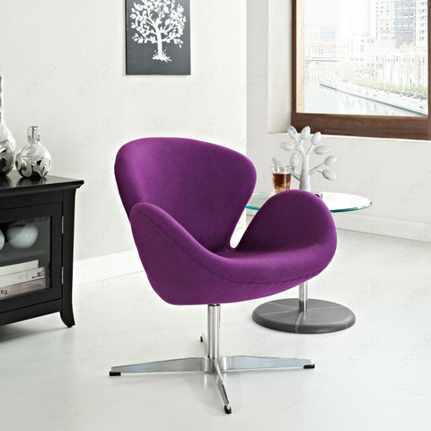 Swan_chair_by_arne_Jacobsen.jpg