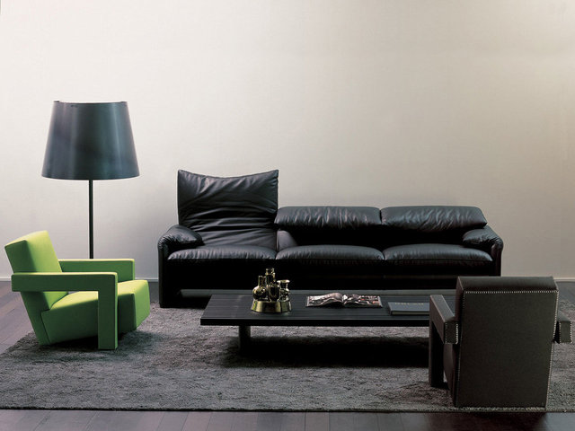 Maralunga-Three-Seater-Sofa-Black-Leather-Lifestyle.jpg