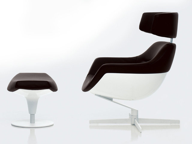 Cassina-Auckland-Armchair-with-Headrest-and-footrest-glossy-white-body-and-white-base-black-leather.jpg