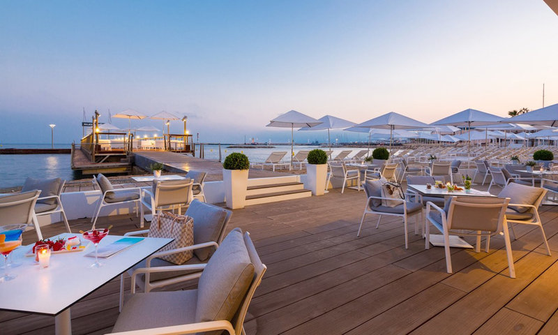 Beach-Club-of-Hôtel-Majestic-Barrière-Cannes-152901.XL.jpg
